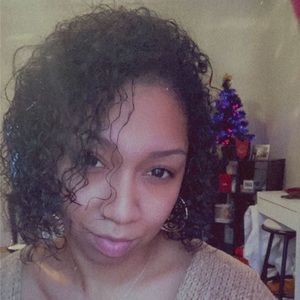 Meet your Posher, Diniesha